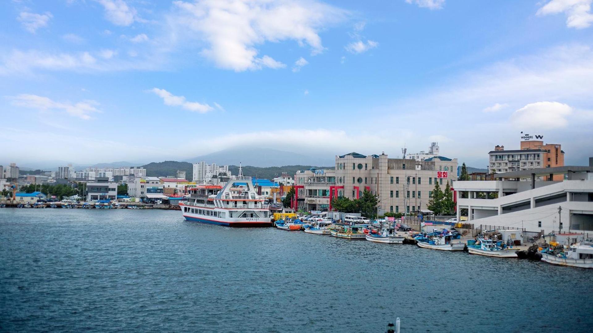 Gangneung Jumunjin Lighthouse Pension Экстерьер фото